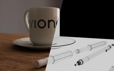 3D-Expert:innen erstellen computer-generierte Grafiken wie diese halbfertige Viona-Tasse neben Stiften auf einem Tisch.